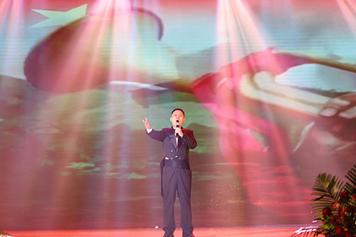 92男生独唱:美丽中国1.jpg 92男生独唱:美丽中国1.jpg